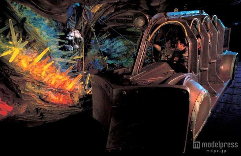 センター・オブ・ジ・アース（C）Disney