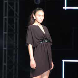 「上海ランウェイ 2012 SPRING/SUMMER」に出演した長谷川潤