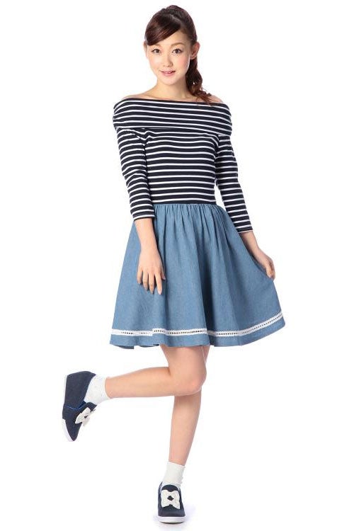 リボンオフショルドッキングワンピ「Tralala」4,212円（税込）