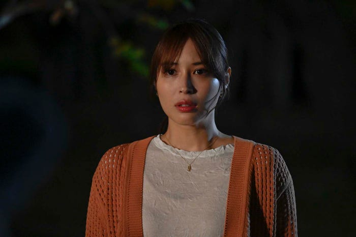 広瀬アリス「恋なんて、本気でやってどうするの?」第6話より(C)カンテレ