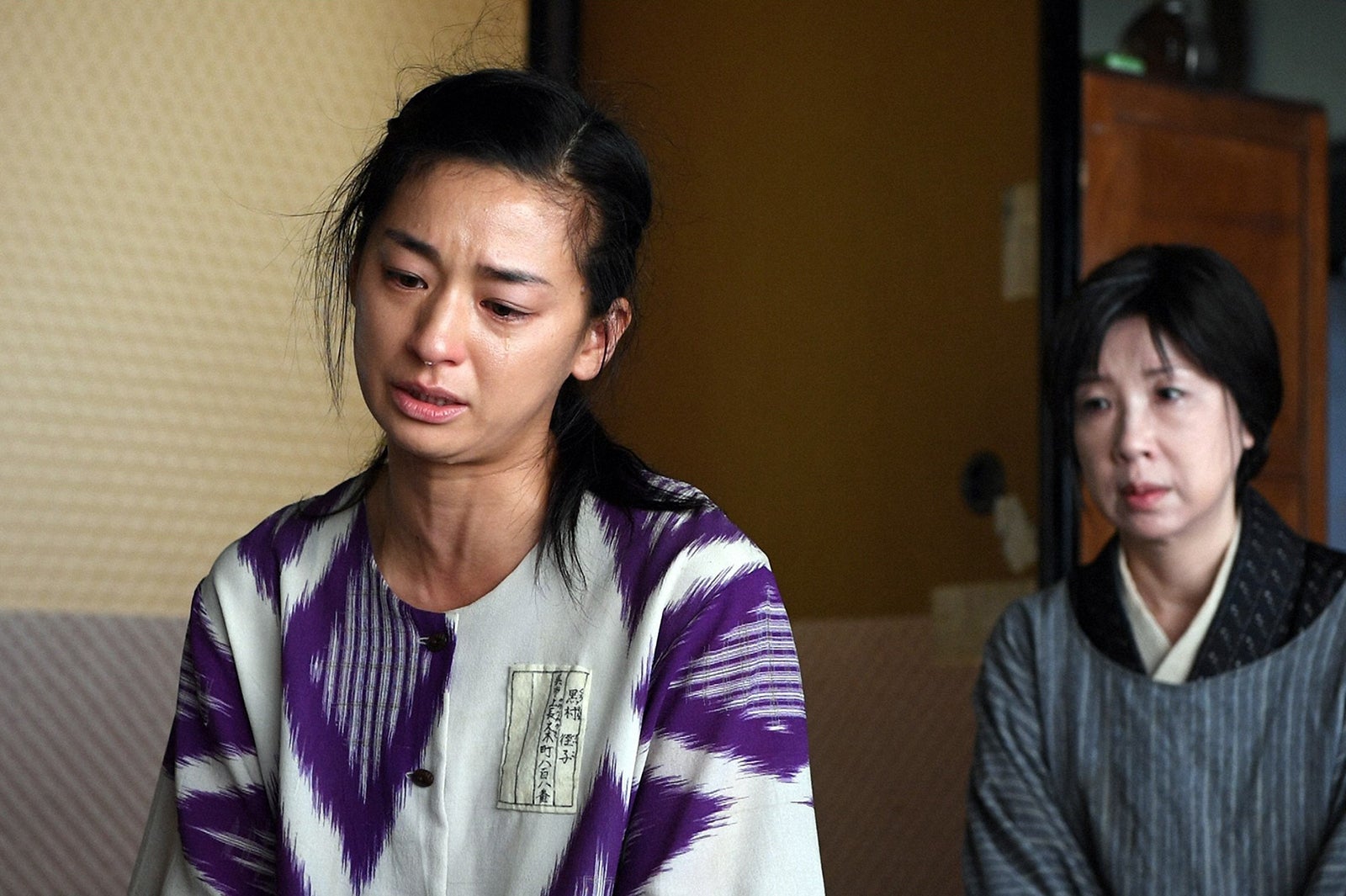 尾野真千子、伊藤蘭／「この世界の片隅に」第7話より（C）TBS