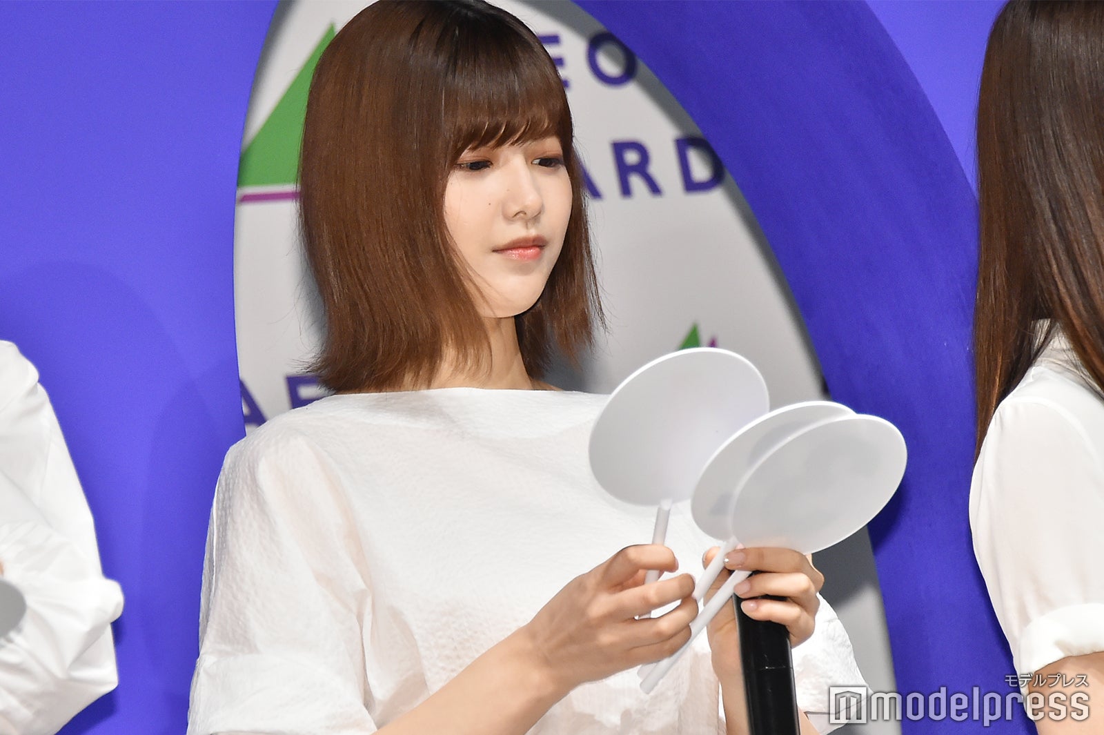 番号札を選ぶ渡邉理佐 （C）モデルプレス