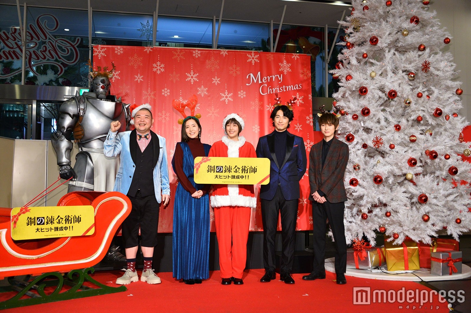 （左から）内山信二、蓮佛美沙子、本田翼、ディーン・フジオカ、本郷奏多（C）モデルプレス