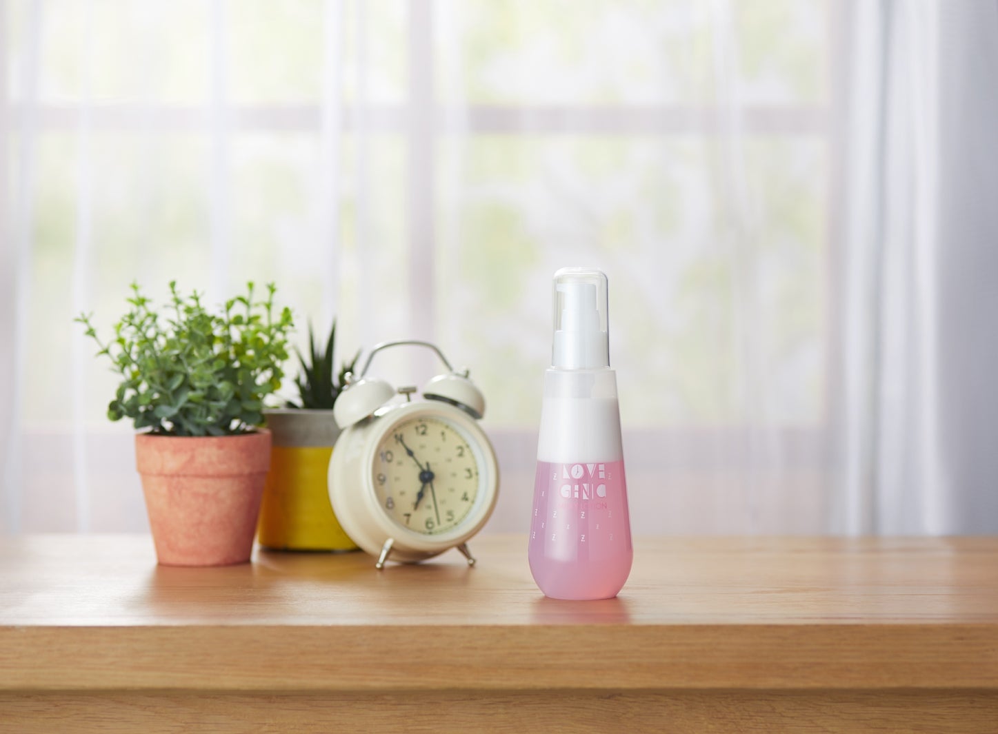 ボトルには「ZZZ」の文字をあしらい、シェイクすると消える仕組み！