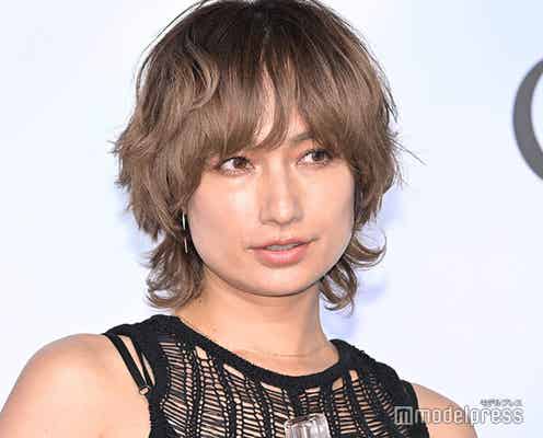 佐田真由美、ボディスーツで美スタイル際立つ「ライブで張り切ったファッション」に反響続々