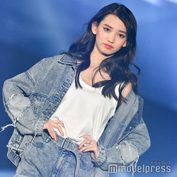 “菜々緒2世”黒木麗奈、圧巻の美脚に会場釘付け<TGC SHIZUOKA 2019>