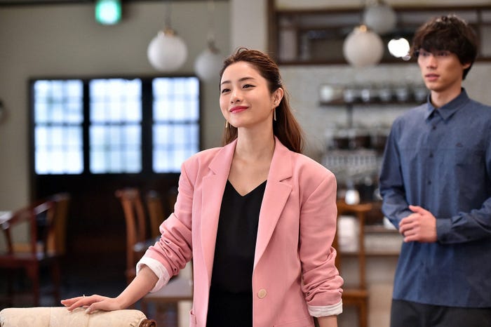 石原さとみ、福士蒼汰/「Heaven?~ご苦楽レストラン~」第1話より(C)TBS