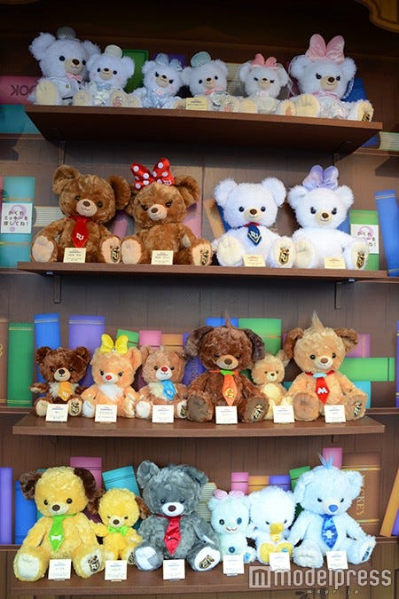 歴代のユニベアのぬいぐるみやコスチューム(C)モデルプレス/(C)Disney