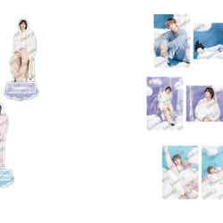 アクリルスタンド (ランダム5種)税込1,375円、ポストカード2枚セット(全5種)税込各935円(C)BIGHIT MUSIC & HYBE. All Rights Reserved.