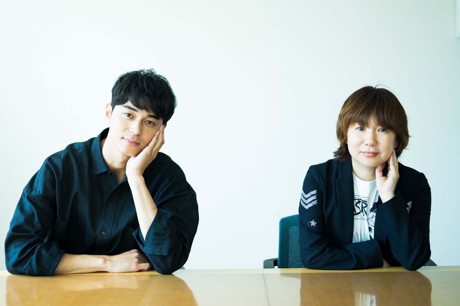 東出昌大と柴崎友香／撮影：干川 修