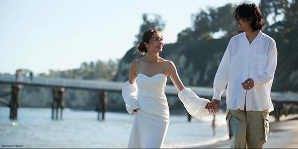 再婚の新山千春、14歳下夫との幸せウェディングフォト公開 ドレスは「5000円」に驚きの声 - モデルプレス