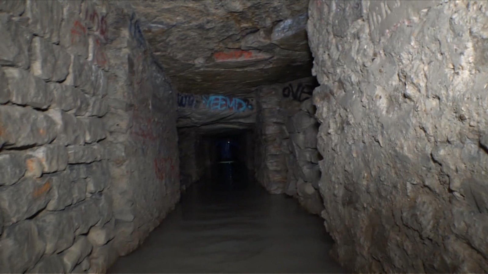 パリの地下道（画像提供：毎日放送）