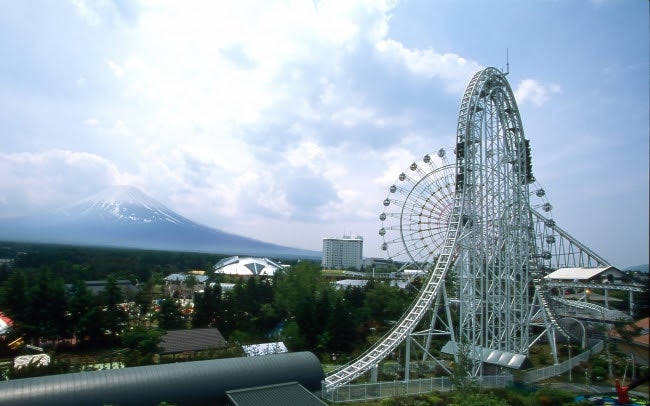 旧ドドンパの「垂直タワー」／画像提供：富士急行