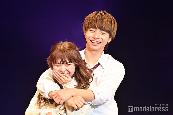 折田涼夏、松本仁 (C)モデルプレス