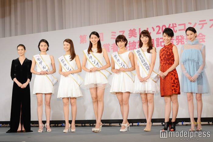 (左から)武井咲、西本有希さん、中谷モニカさん、是永瞳さん、奥山かずささん、宮本茉由さん、剛力彩芽、河北麻友子 (C)モデルプレス