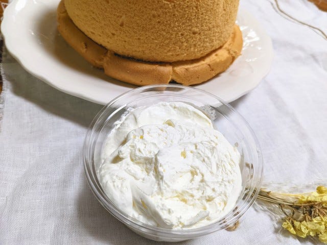 カップいっぱいの生クリーム