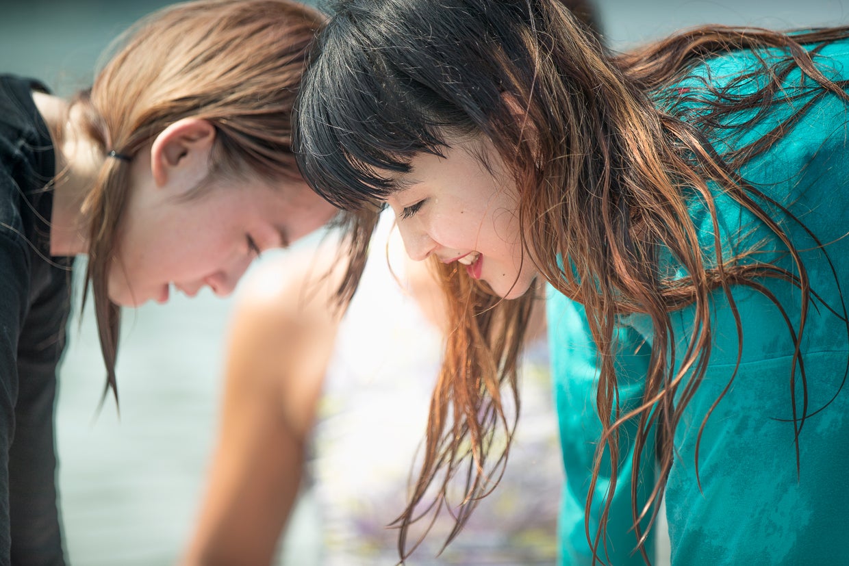 やのあんな（左）と菅沼ゆり（右）（写真提供：MBS）