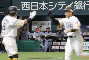 阪神が痛恨の逆転負けで首位陥落 藤川監督は初の退場処分 リプレー検証後の判定に納得いかず抗議 ボード殴る様子も