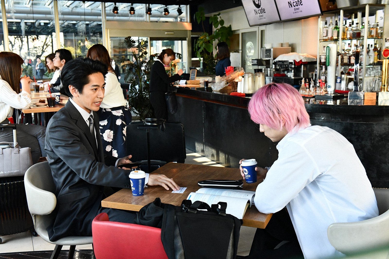 永山絢斗、横浜流星／「初めて恋をした日に読む話」第6話より（C）TBS