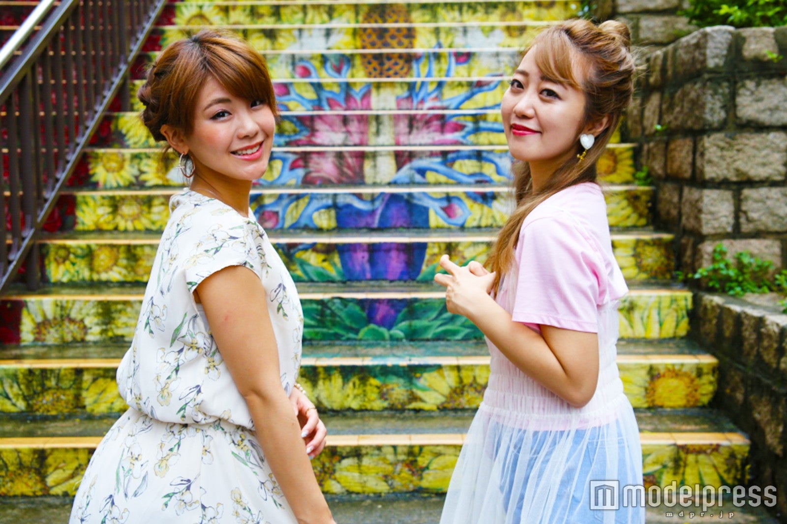 フラワーステアーズ（C）モデルプレス