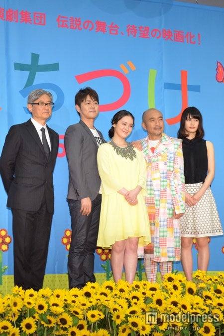 （左から）堤幸彦監督、宅間孝行、貫地谷しほり、竹中直人、橋本愛