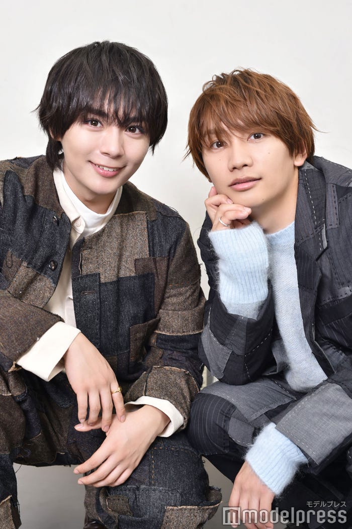 双子コーデの大西流星&藤原丈一郎(C)モデルプレス