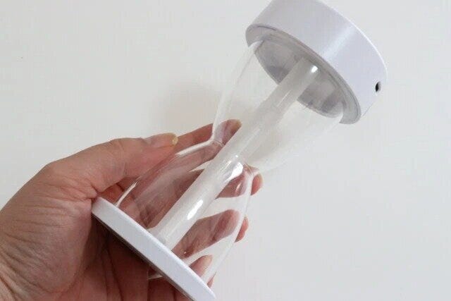 ダイソーの砂時計型の加湿器