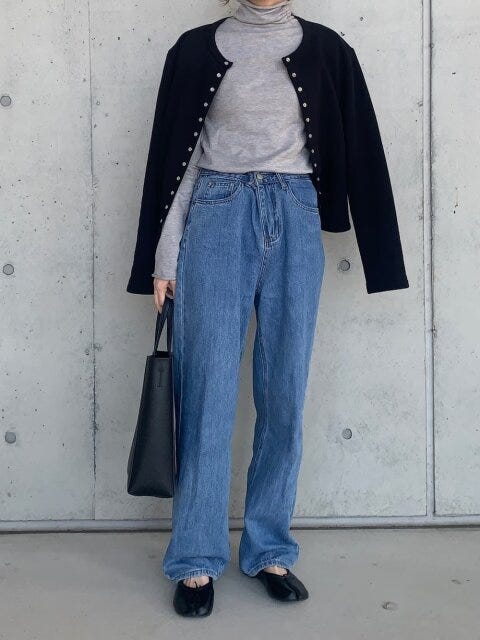 レディース　コーディネート　コーデ　着こなし　トレンド　おしゃれ　お洒落　オシャレ　2023　春　デニム　パンツ　ジーンズ　デニムコーデ　カーディガン　黒　ブラック　ニット　ハイネックニット　グレー　バレエシューズ