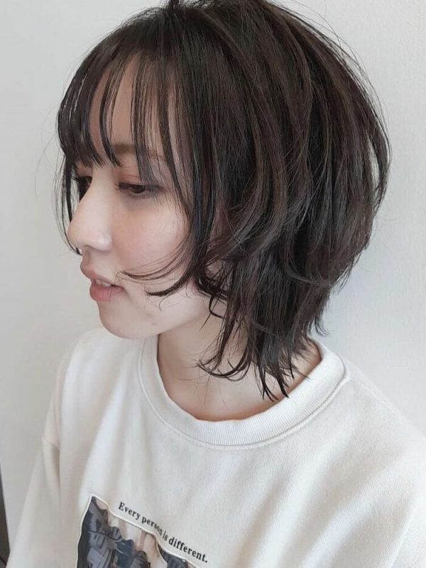 シャギー ってどんなヘアスタイル 軽さが魅力的なトレンドの髪型に挑戦しよう モデルプレス