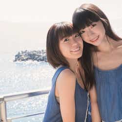モデルプレス - NGT48荻野由佳&斉藤朱夏、笑顔弾ける“ふたり旅” 美脚もチラリ