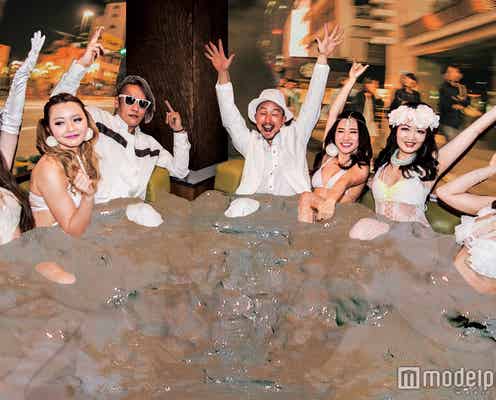 世界初?佐賀直送の泥プールに浸かれるバーがオープン