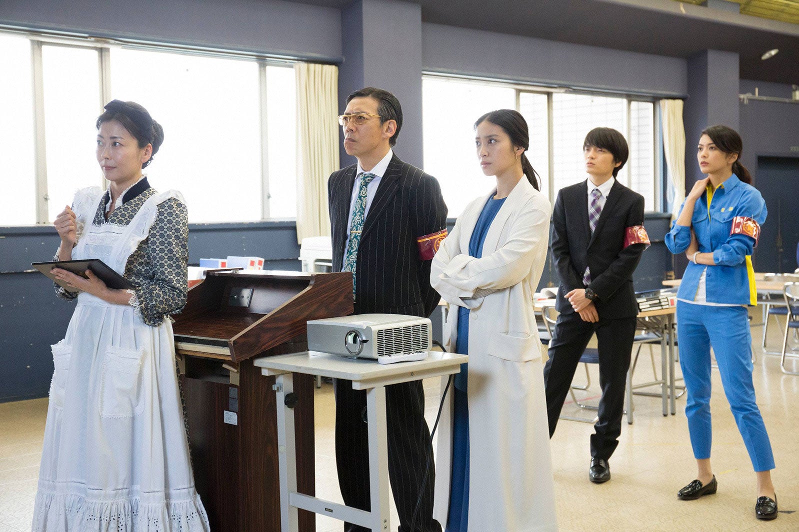 中山美穂、生瀬勝久、武井咲、岡山天音、田中道子／「貴族探偵」第3話より（画像提供：フジテレビ）