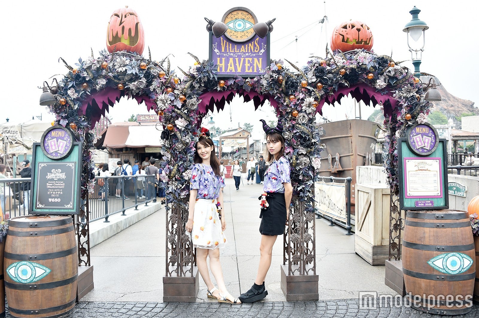 モデル：（左から）松田佳奈子、山本沙樹（C）モデルプレス（C）Disney