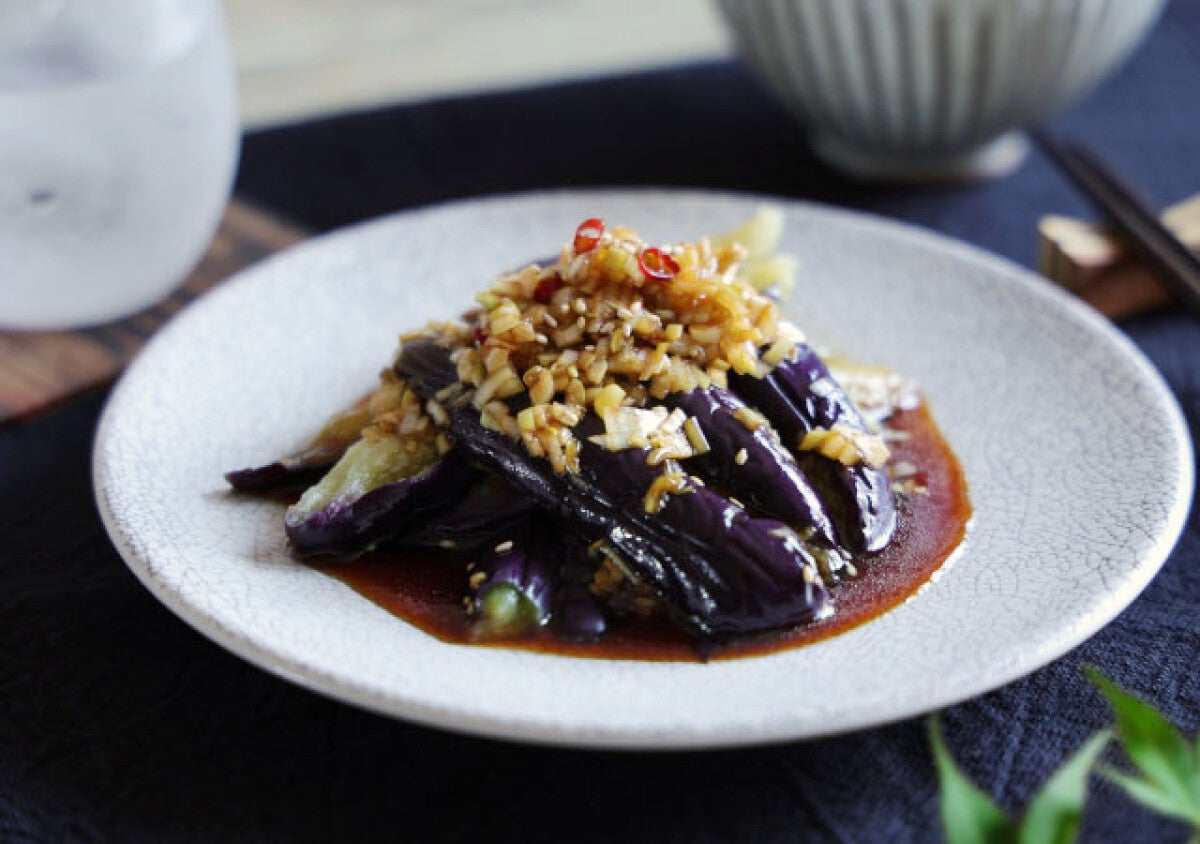 火を使わずにレンジでとろっとろ！じゅわっと味しみしみ！ごま香る中華風蒸しなす