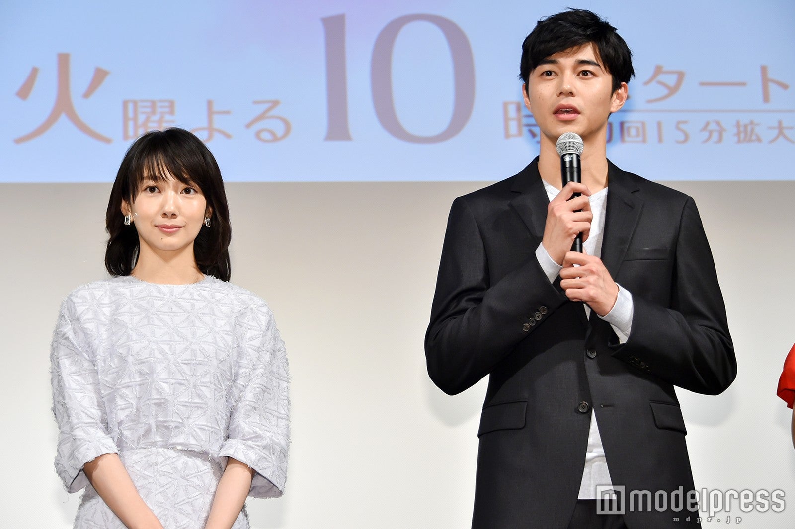 波瑠、東出昌大（C）モデルプレス