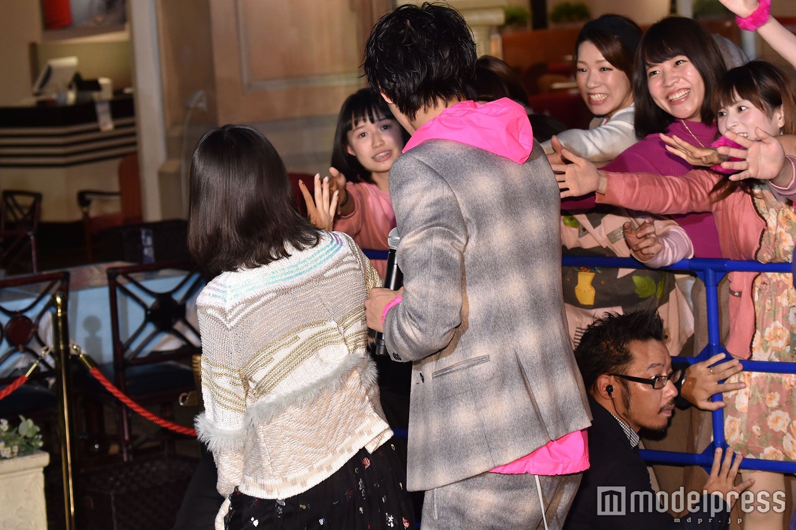 橋本環奈、山崎賢人 （C）モデルプレス