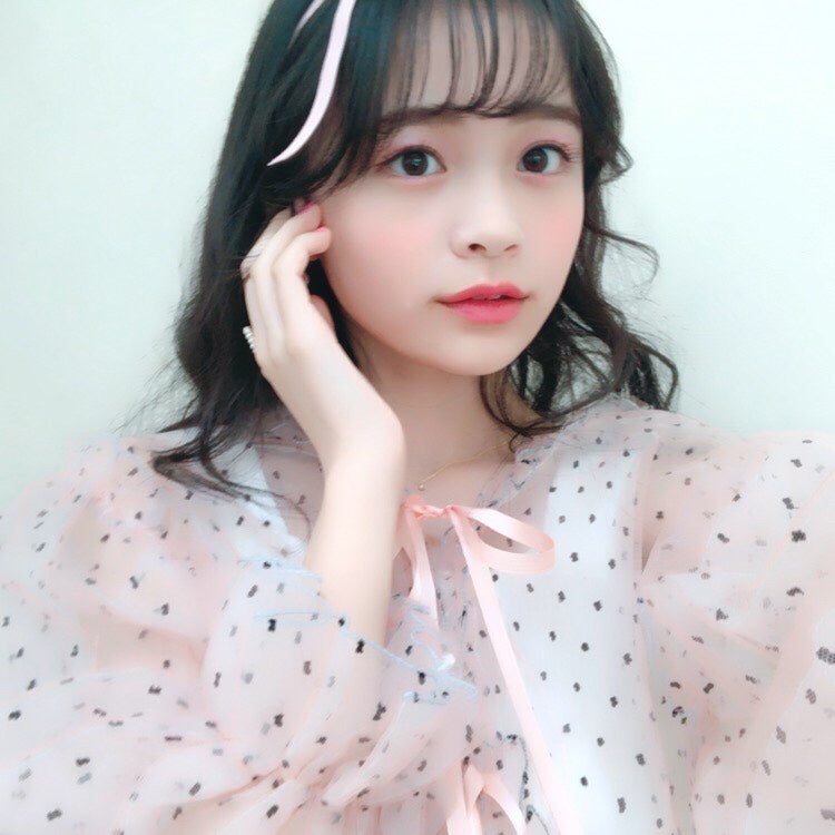 nicola」加入9ヶ月で単独表紙の林芽亜里がブレイクの予感