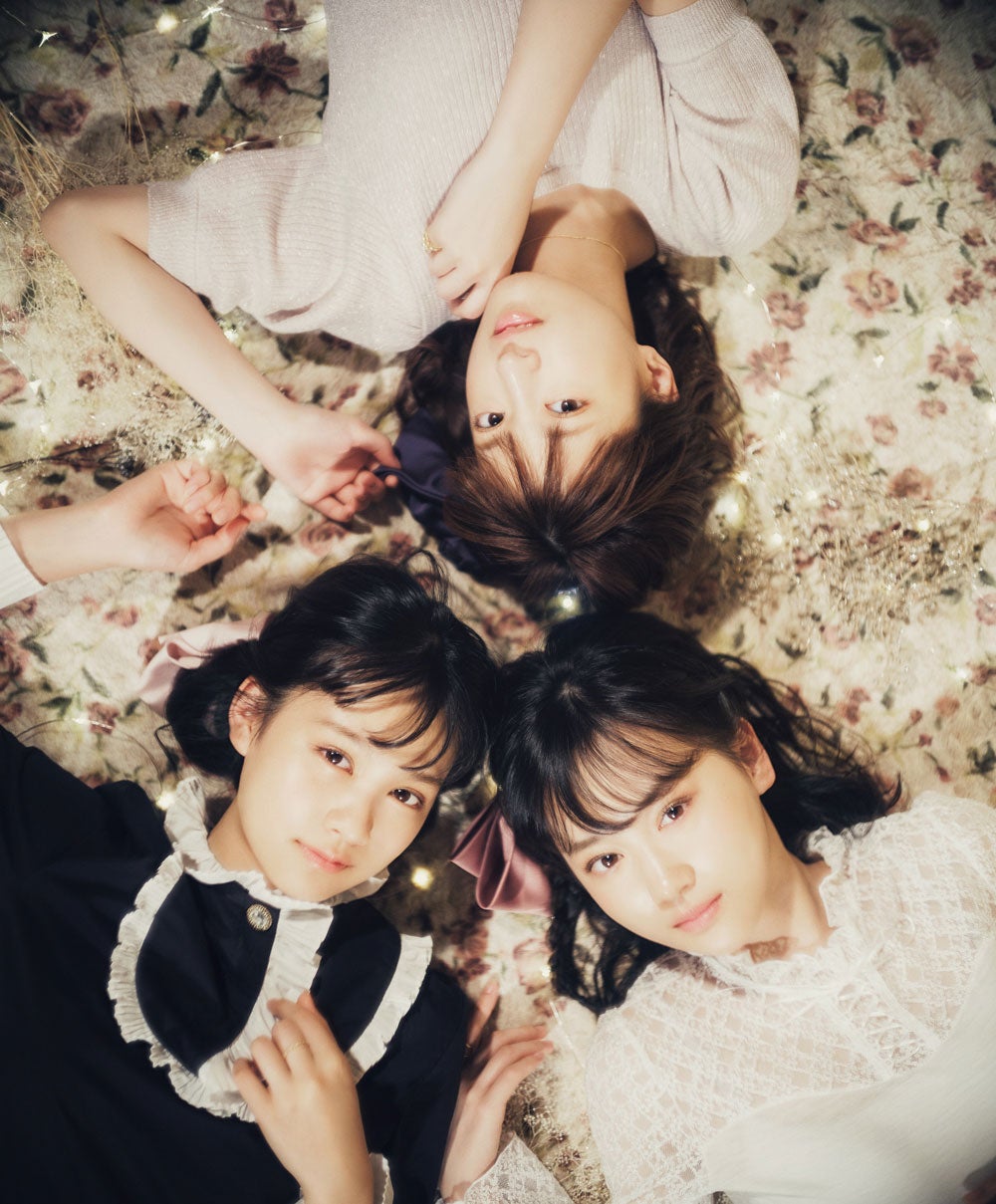 山下美月、中村麗乃、吉田綾乃クリスティー（画像提供：徳間書店）