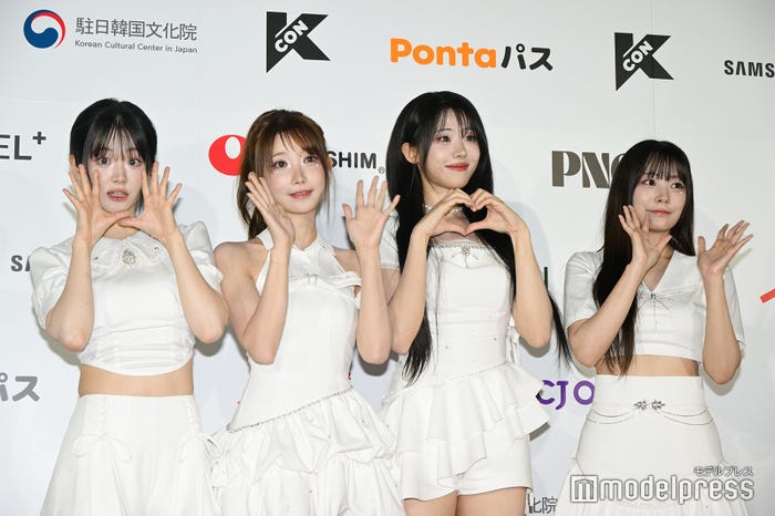 QWER/チョダン、マゼンタ、ヒナ、シヨン(C)モデルプレス