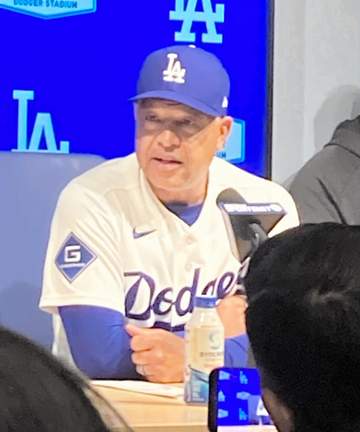 ロバーツ監督 大谷翔平が手を気にする仕草に「報告を受ける予定だ」トレーナーのチェック明かす 八回の3球三振後「気にしているように見えた」