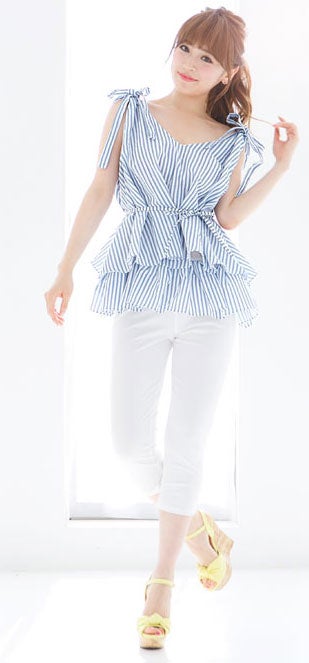 ストライプ柄リボン付フリルノースリーブブラウストップス「神戸レタス」2780円(税込）