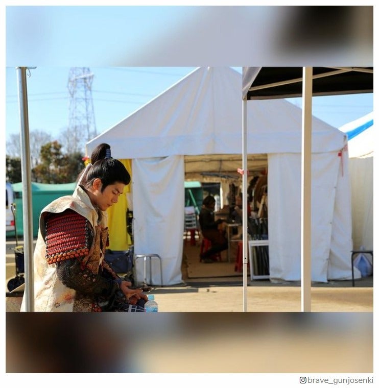 三浦春馬さん、出演映画「ブレイブ‐群青戦記‐」撮影時ショットに「美しい横顔」「素敵な写真」の声