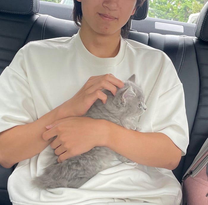 息子&愛猫・ミルリィちゃん/高橋克典オフィシャルブログより