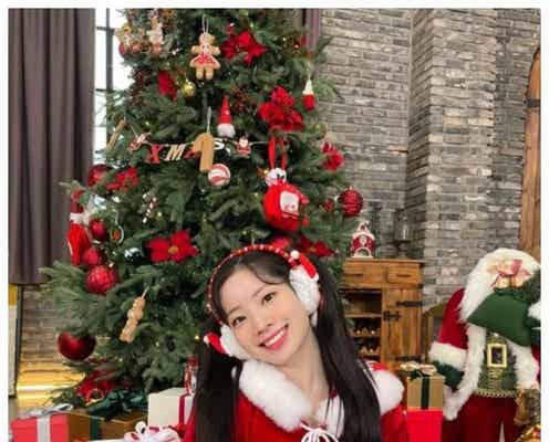 TWICEダヒョン、サンタコスプレ姿披露「可愛すぎる」「美しい」と絶賛の声