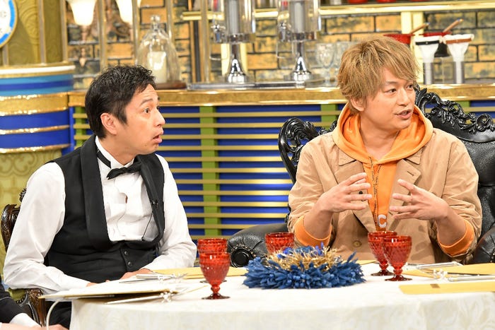 徳井義実、香取慎吾(C)TBS