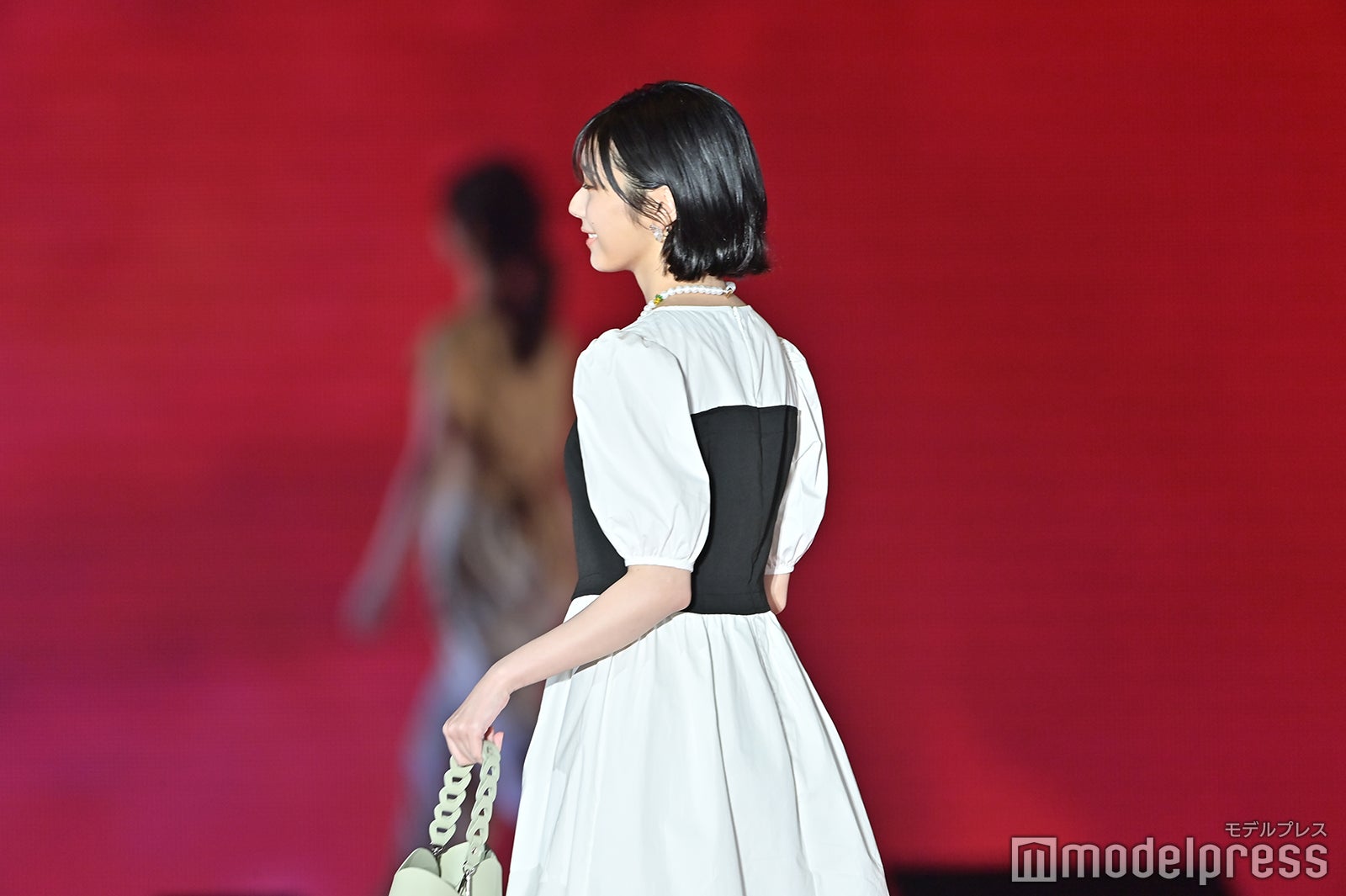 櫻坂46藤吉夏鈴、メイクで雰囲気ガラリ アンニュイな表情＜GirlsAward 2022 S／S＞ - モデルプレス