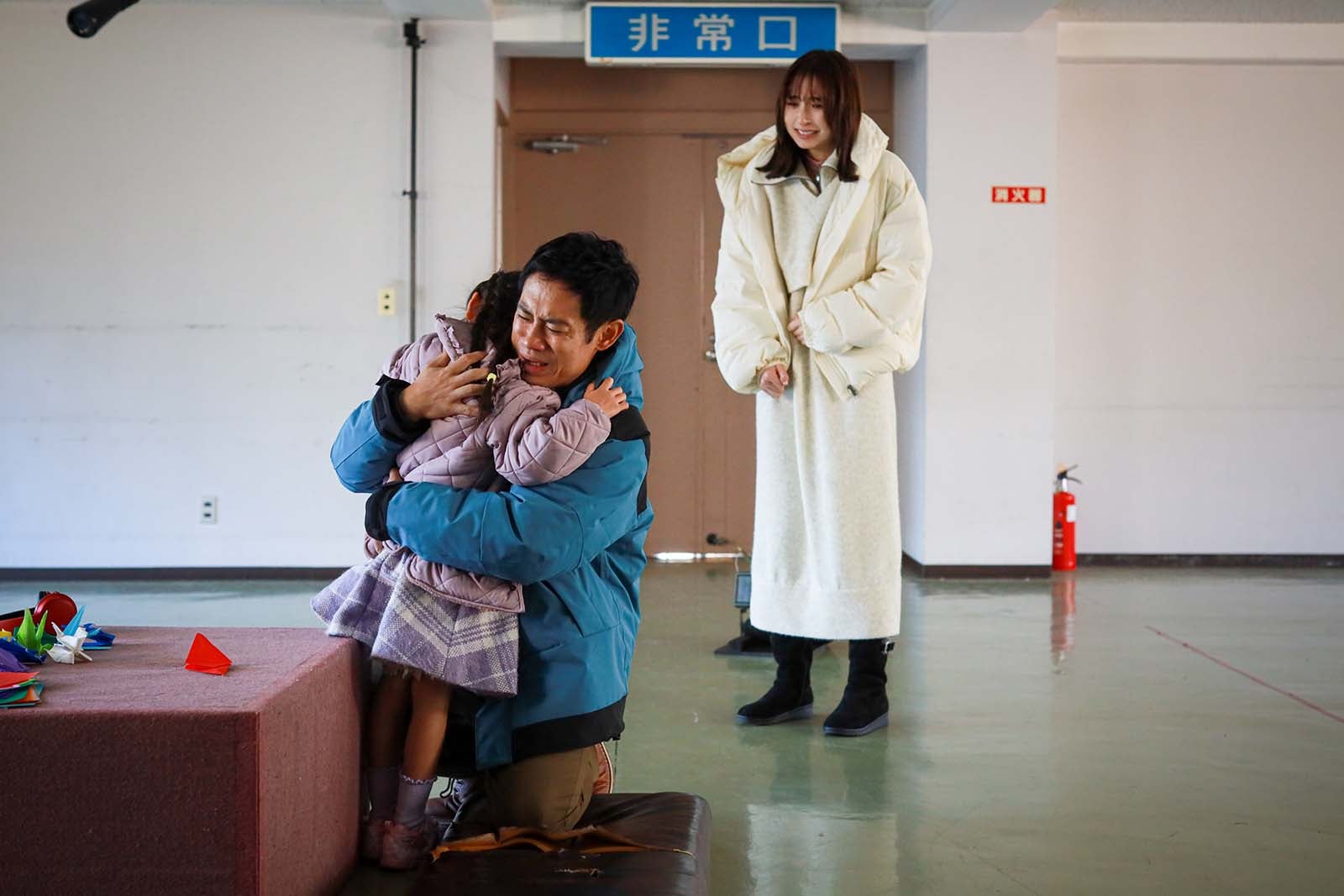 磯村アメリ、伊藤淳史、篠田麻里子「離婚しない男―サレ夫と悪嫁の騙し愛―」最終話より（C）テレビ朝日