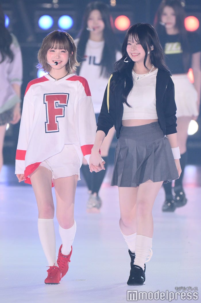 HITOMI(ヒトミ)、DOHEE(ドヒ)/SAY MY NAME(C)モデルプレス