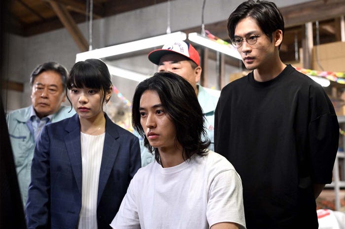 岸井ゆきの、山崎賢人、松下洸平「アトムの童」第4話より(C)TBS