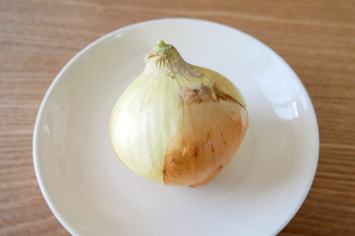 新玉ねぎが“おいしくなるカット方法”が目から鱗… 「もう絶対、この切り方しかやらない」